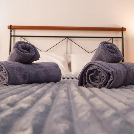 Atrium 3 Bedroom 2 Bath Family *