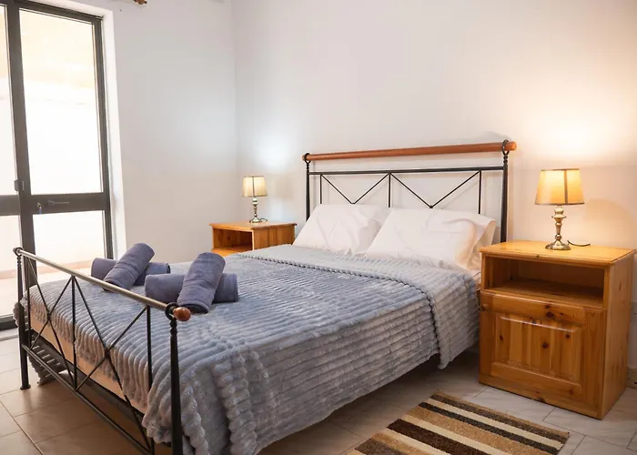 Atrium 3 Bedroom 2 Bath Family Appartement