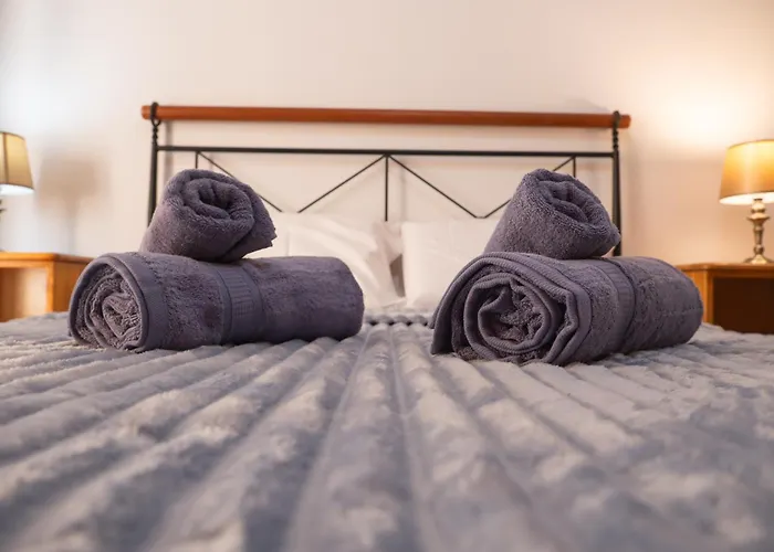 Atrium 3 Bedroom 2 Bath Family *