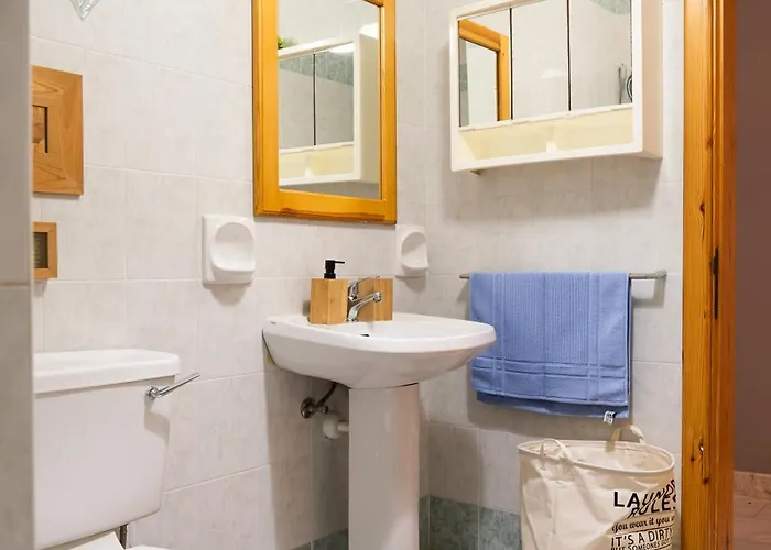 Atrium 3 Bedroom 2 Bath Family *