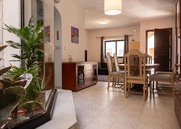 Atrium 3 Bedroom 2 Bath Family Appartement *